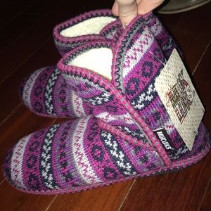 *NEW* Muk Luk Slippers (Berry)